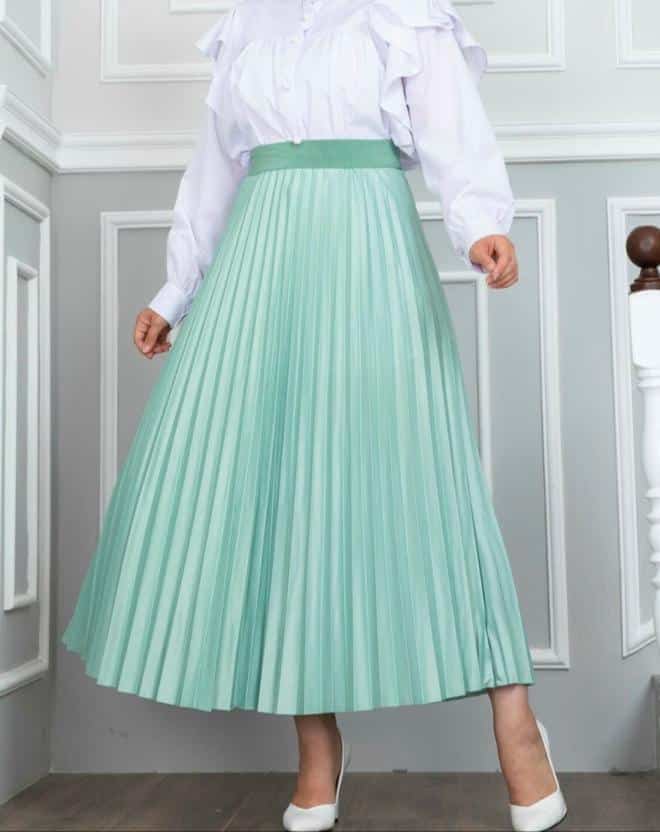 חצאית פליסה בצבע טורקיז