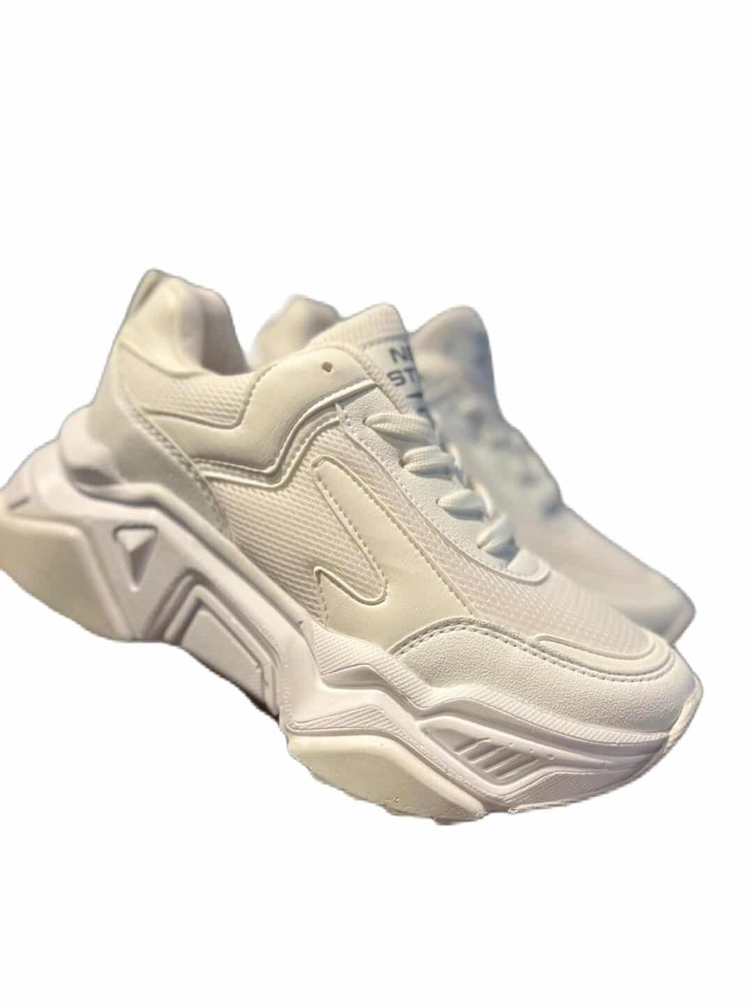 נעלי ספורט לנשים בצבע לבן