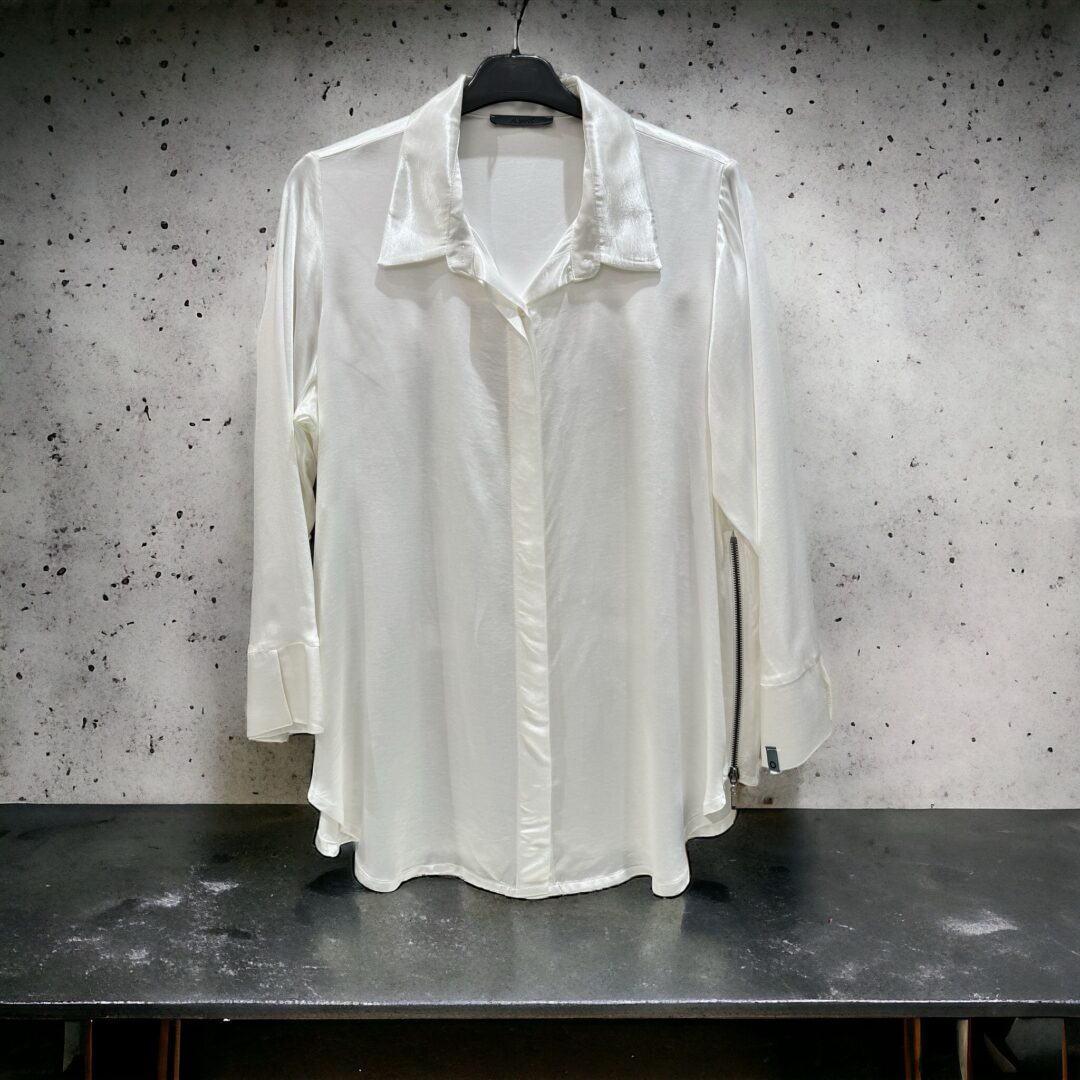 חולצה מכופתרת רוכסן צד בצבע לבן