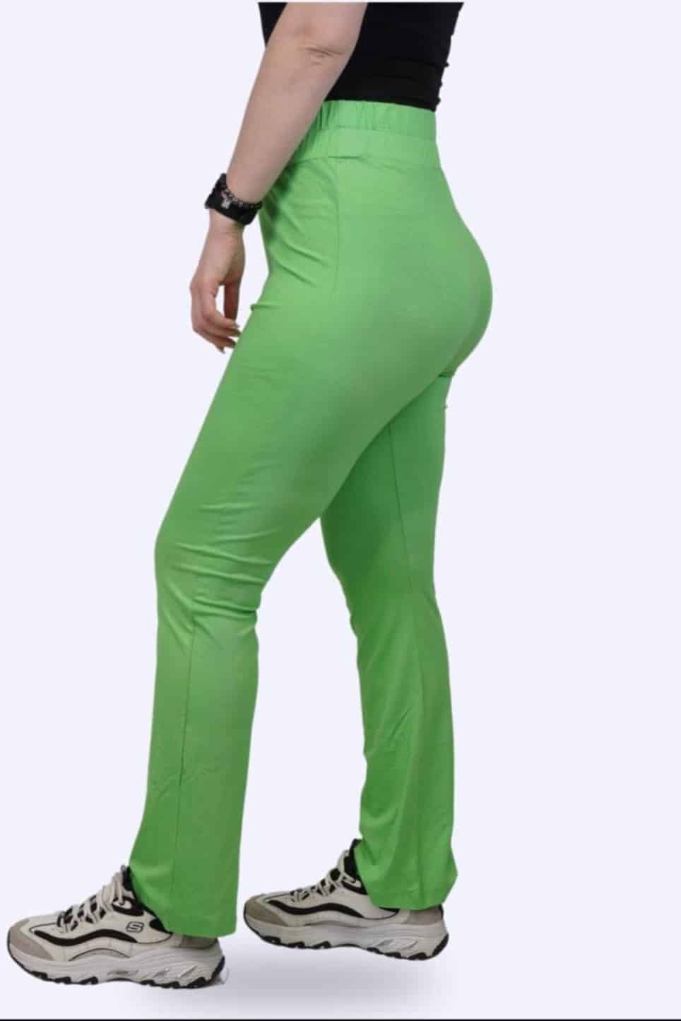 מכנסיים במידות גדולות בצבע ירוק